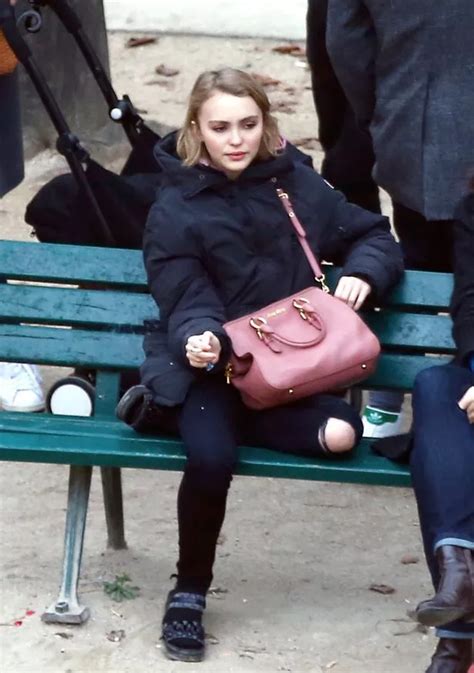 does lily rose depp smoke.